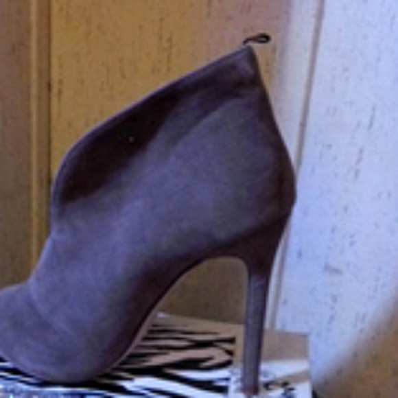 Heels - Picture 2 of 2